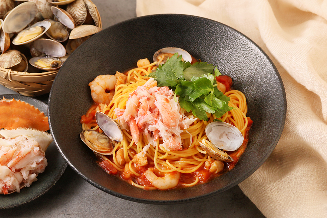 香住カニとたっぷり魚介のおだしペスカトーレ